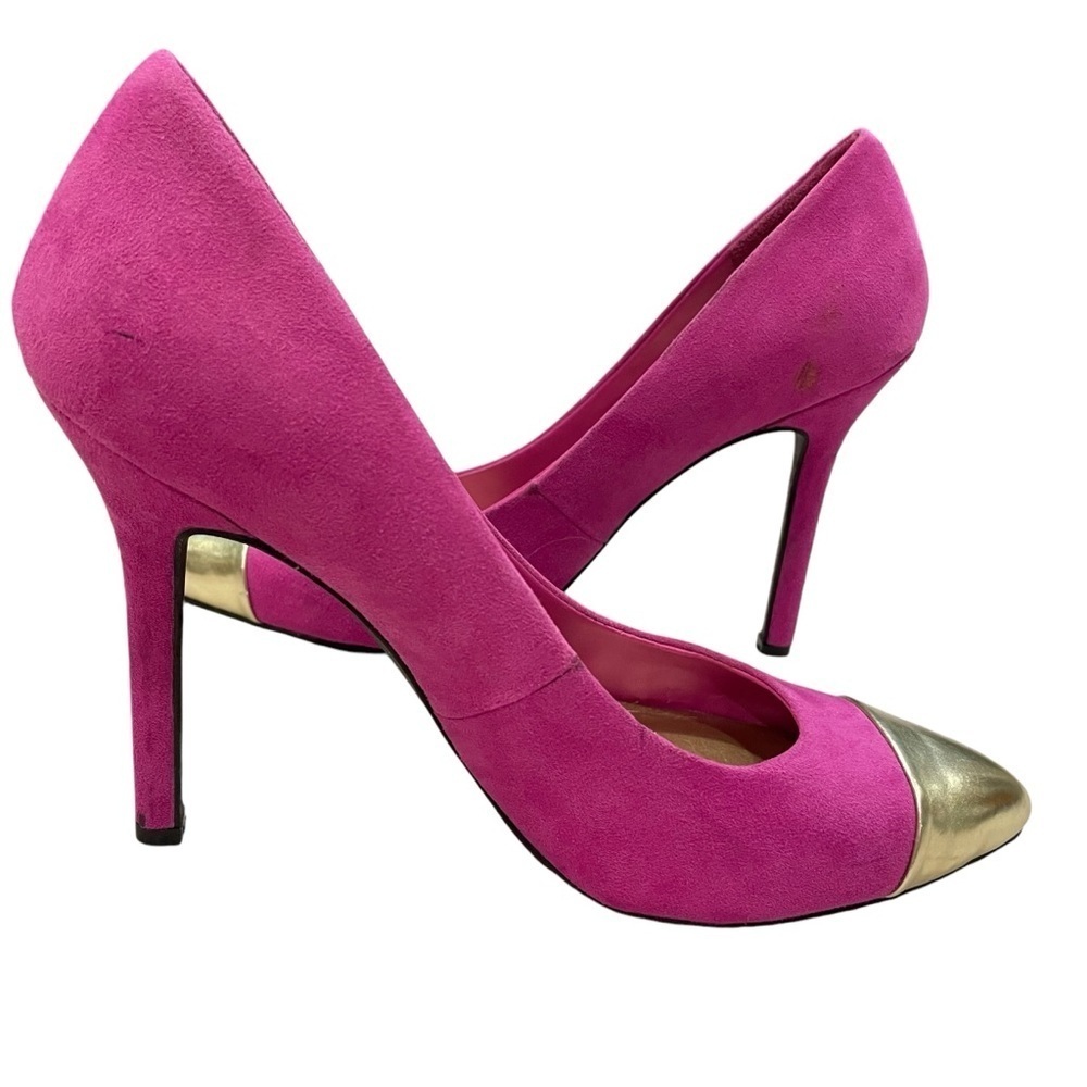 Pink pumps with gold tips 8
